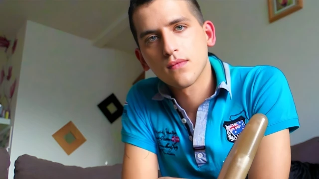 Hard-up Hottie Has To Spread His Legs For A Loan Collector