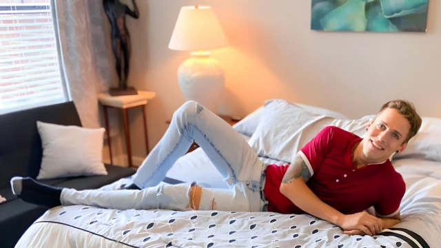 Phenomenal Hottie Bentley Bangz Jerks His Stiff Cock