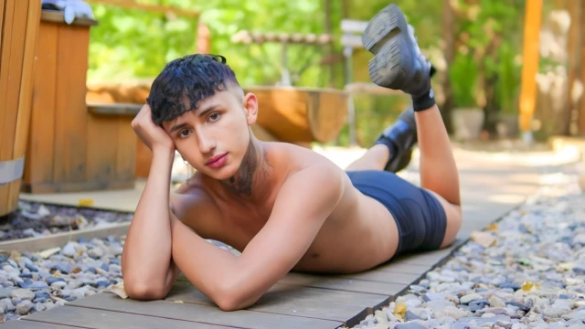 Archi Gold Wanks Like A Fucking Lunatic Today