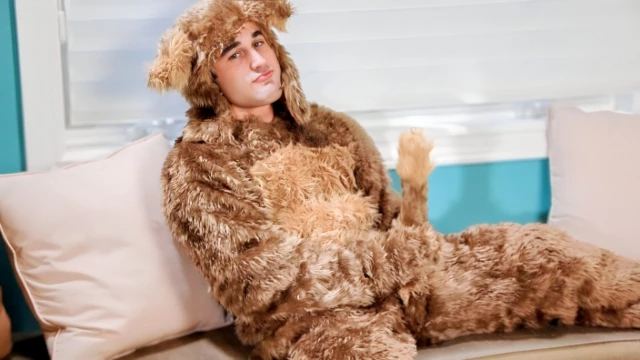 Muscular Man Samuel O'Toole Going Hard While Solo