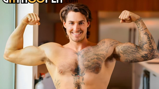 Muscular Bear Scotty Fungo Plays With Himself