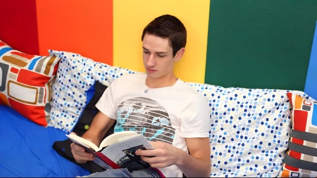 Serving Up That Twink Ass (Nathan Stratus And Dean Holland)